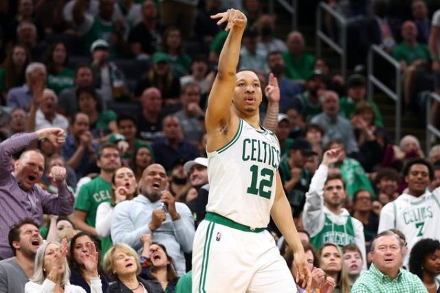 官方网站im电竞-凯尔特人22记三分埋葬雄鹿 布登霍尔泽愿赌服输