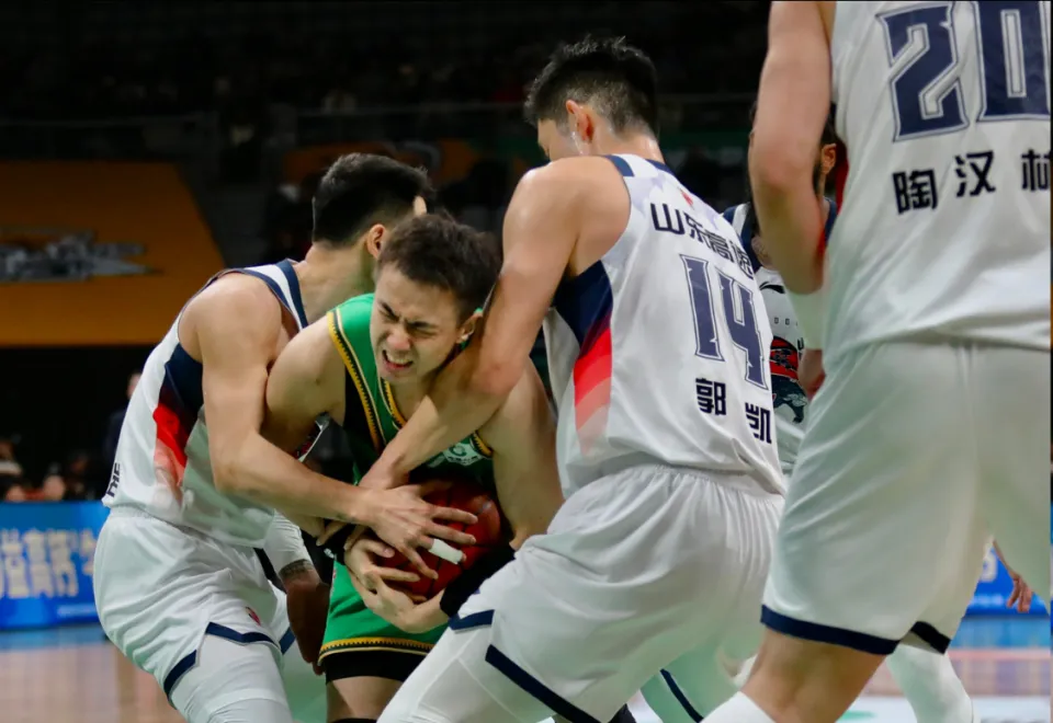 中国区电竞-又是3连败！8胜10负杨鸣陷入危机，辽蜜暴怒：每年去欧洲考察些啥